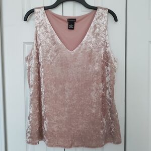 NEW DIRECTIONS Crushed Velvet Top Women’s Size LARGE Baby Pink